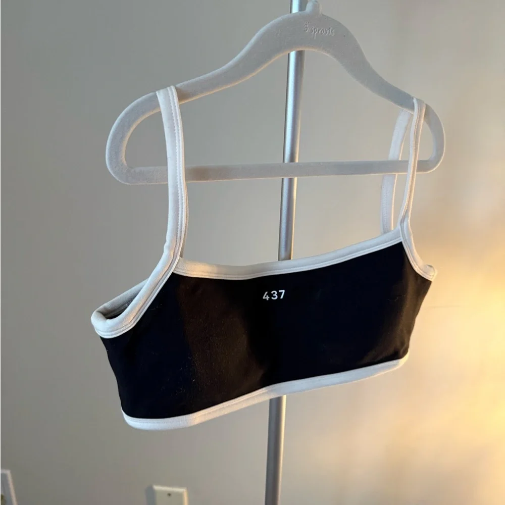 437 Chic Black and White Activewear Set - Picture 4 of 8